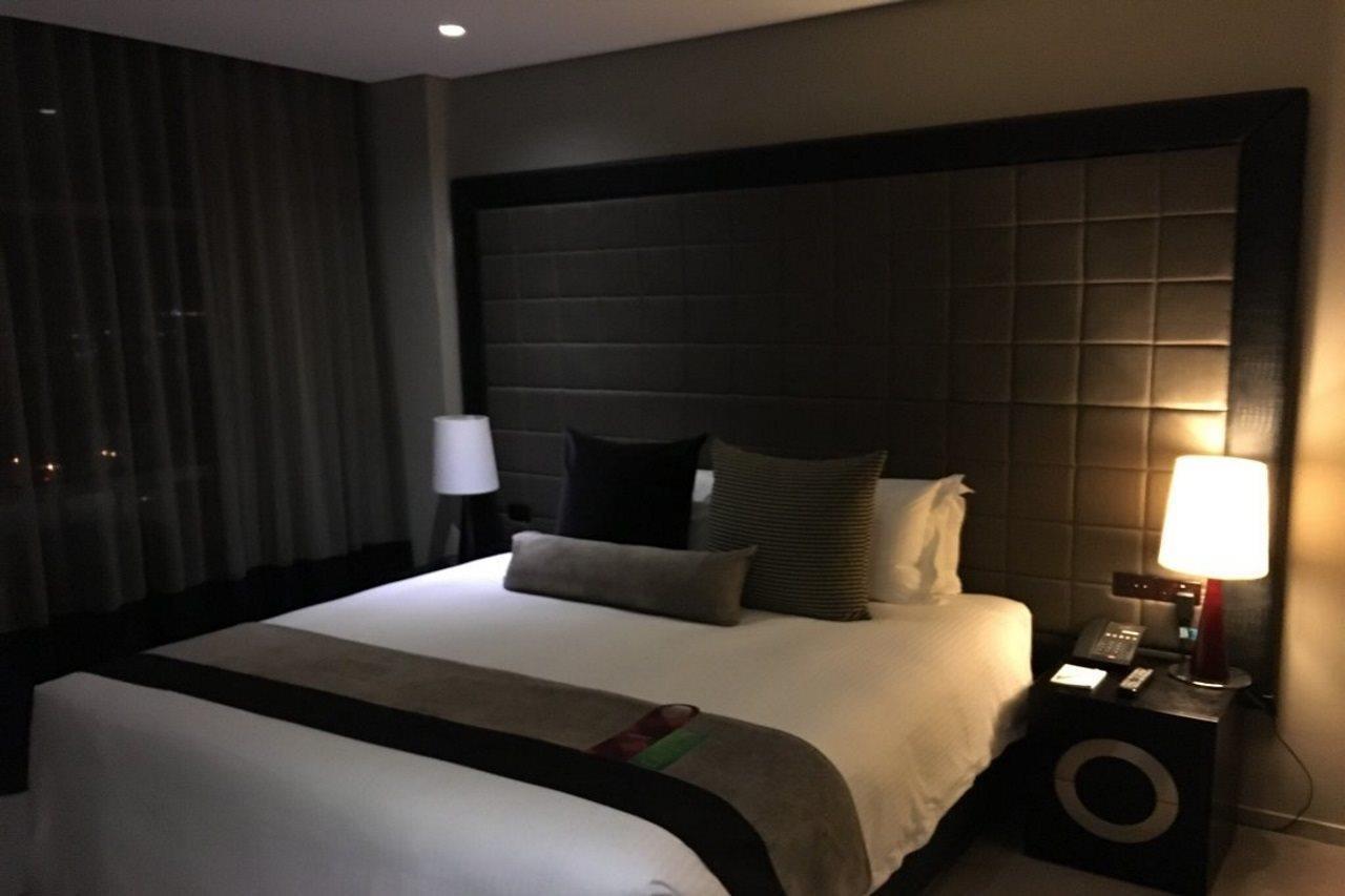 Fraser Suites Perth Exterior photo A bedroom at the hotel