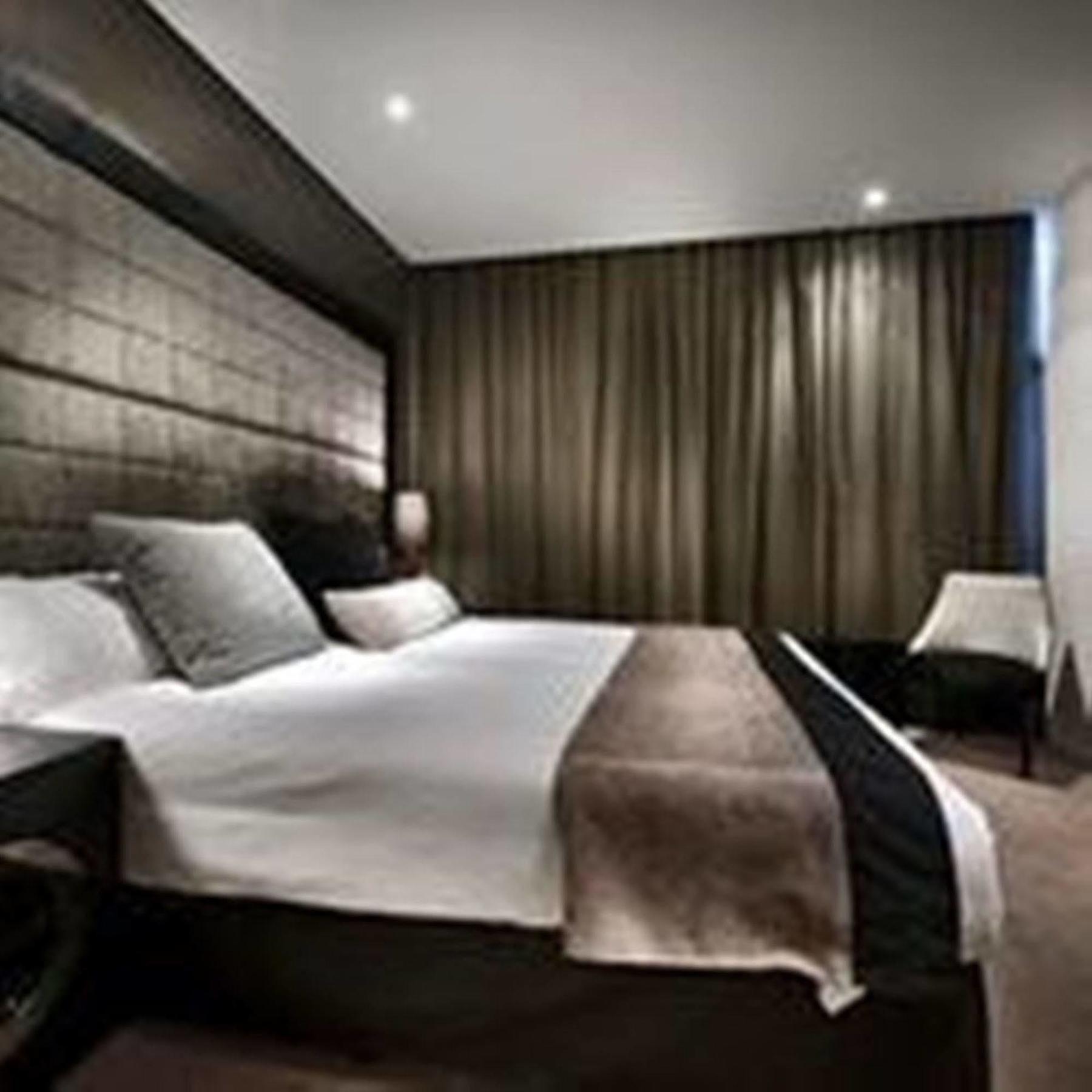 Fraser Suites Perth Exterior photo A bedroom in the hotel