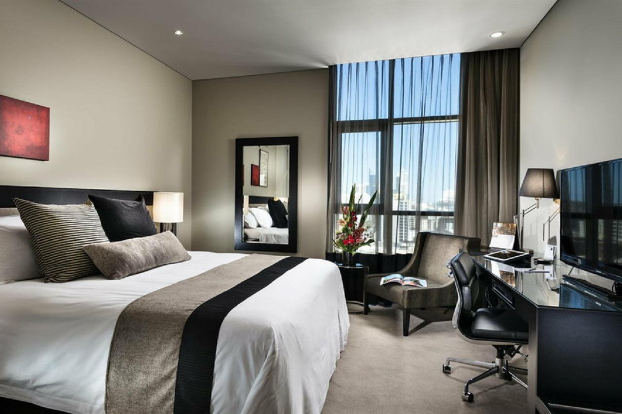 Fraser Suites Perth Exterior photo A room at the Crowne Plaza Hotel, Adelaide